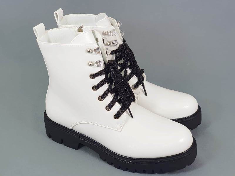 Ghete dama albe Dorina biashoes.ro imagine reduceri